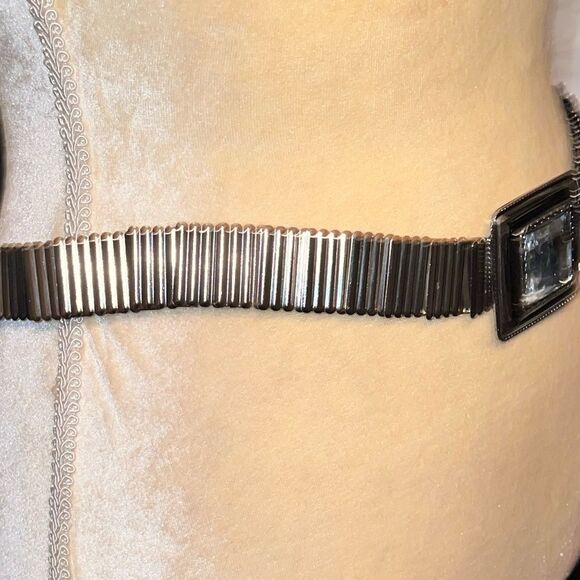 Vintage Silver serpentine style stretchy belt! Silver and clear stone buckle - Picture 4 of 7
